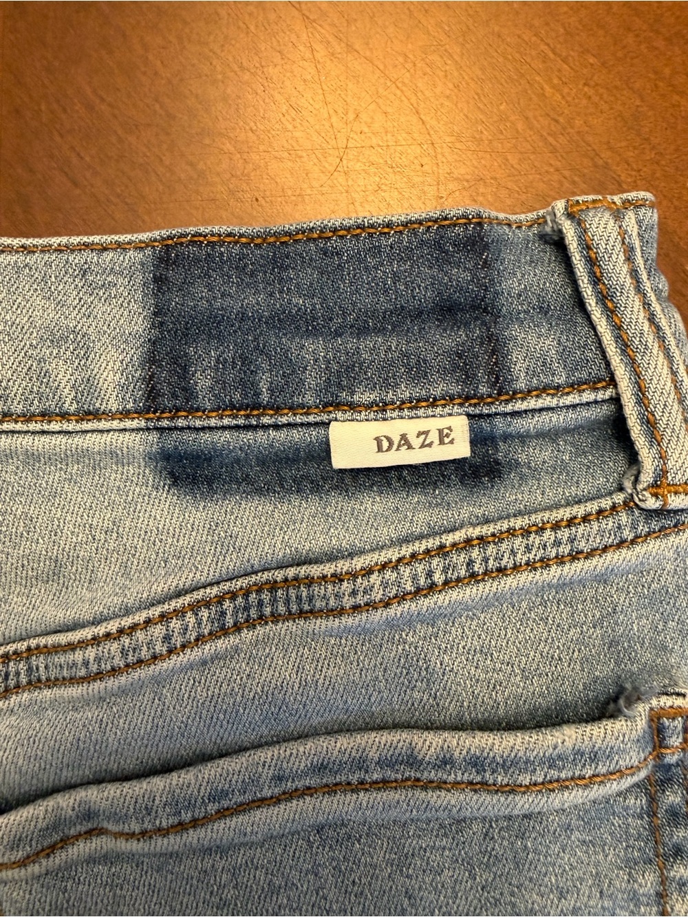 DAZE Hug Women's Size 28 Light Wash Distressed Denim Shorts Frayed Hem - Picture 7 of 10
